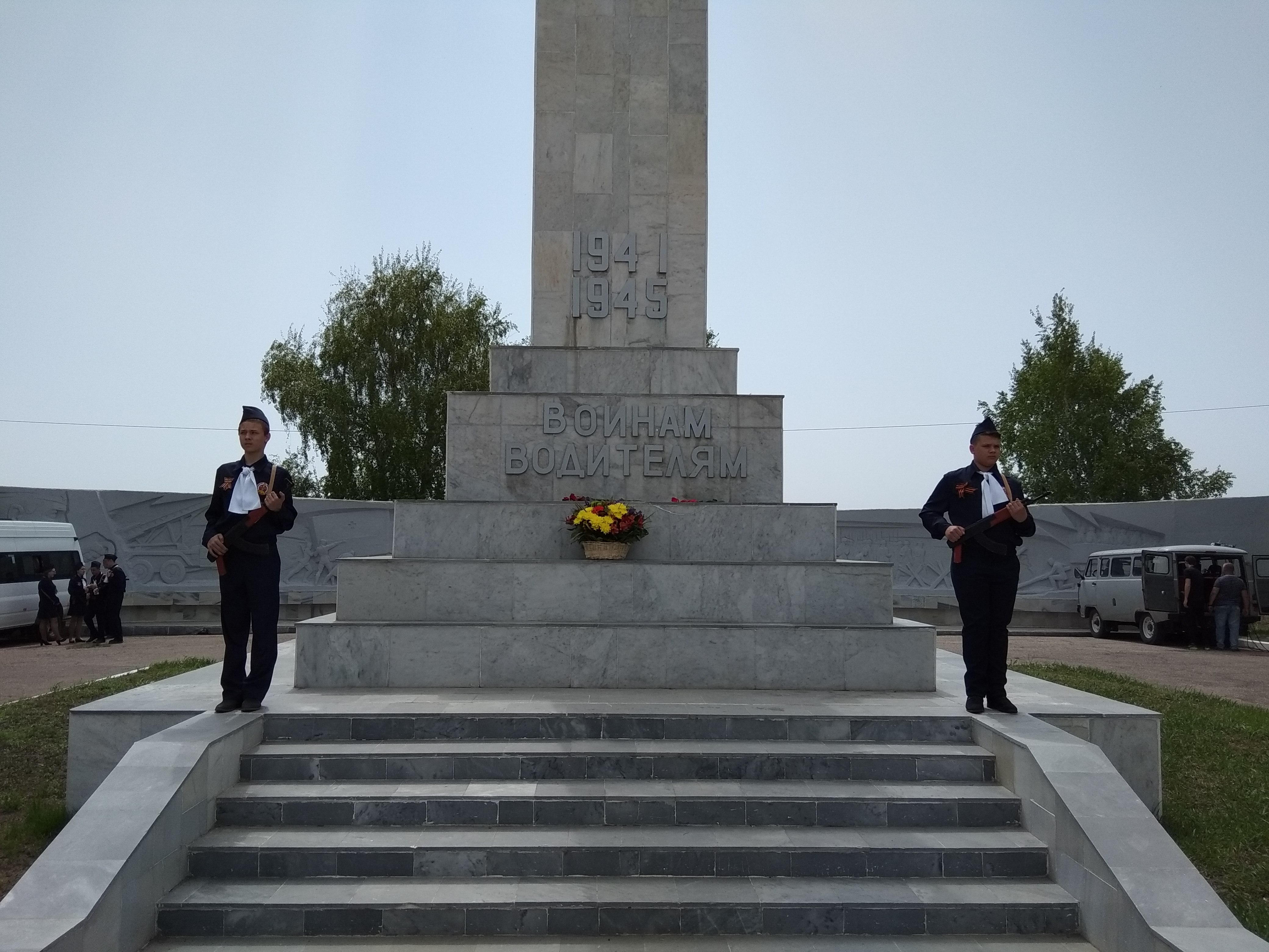 Состоялось возложение цветов к Памятнику автомобилистам, погибшим в годы Великой Отечественной войны.
